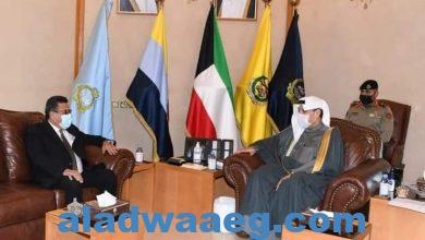 صورة سفير مصر في الكويت يلتقي نائب رئيس الوزراء وزير الدفاع الكويتي