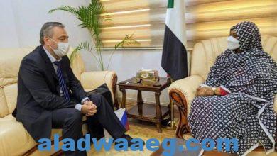 صورة وزيرة الخارجية السودانية تلتقي بالسفير الروسي في الخرطوم