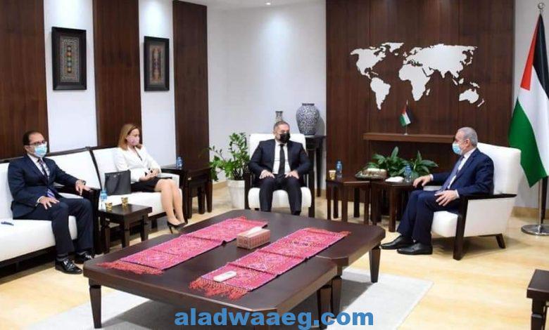 السفير المصري بفلسطين ينقل رسالة تضامن مصرية لرئيس الوزراء الفلسطيني