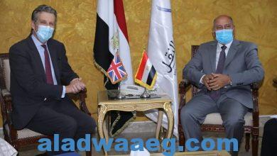 صورة وزير النقل يجتمع مع السفير البريطاني في مصر لمناقشة التعاون في المشروعات الحالية والمستقبلية