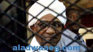 صورة الرئيس السوداني السابق عمر البشير لاأخشي المحكمة الجنائية