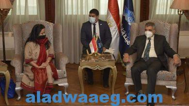 صورة الفريق أسامة ربيع يلتقي وفداً دبلوماسياً برئاسة القنصل الهندي في مصر