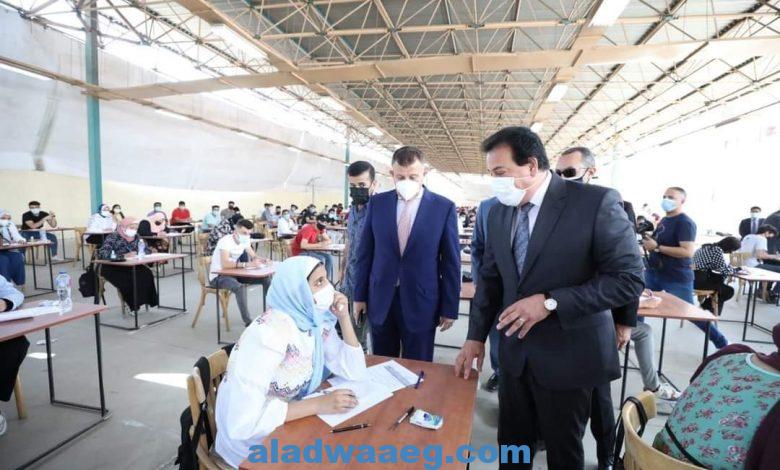 وزير التعليم العالي يتفقد لجان الامتحانات بجامعة عين شمس