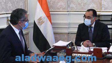 صورة رئيس الوزراء يتابع مع وزير السياحة موقف حركة السياحة الوافدة إلى مصر