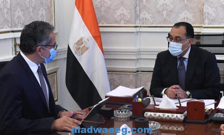 رئيس الوزراء يتابع مع وزير السياحة موقف حركة السياحة الوافدة إلى مصر