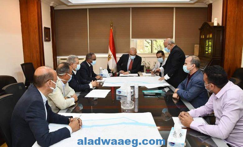 : وزير الإسكان يتابع موقف تنفيذ مشروعات إحلال وتجديد شبكات مياه الشرب بمحافظة القاهرة