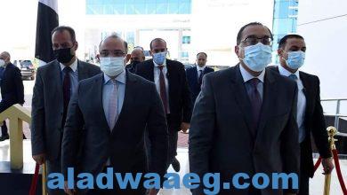 صورة رئيس الوزراء و٥ وزراء يفتتحون جلسة تداول البورصة المصرية اليوم