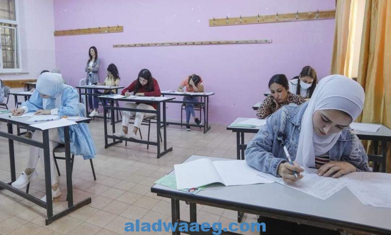 رئيس الوزراء يفتتح امتحان الثانوية العامة من بيتا في نابلس