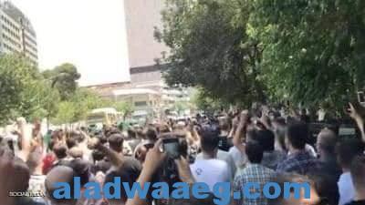 هتافات تعلو في وسط طهران