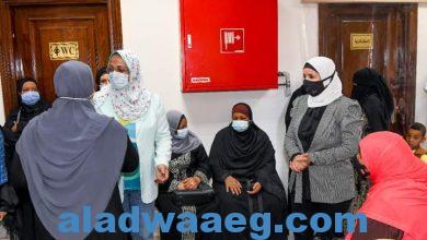 صورة بدء تطعيم السيدات بلقاح فيروس كورونا بفرع المجلس القومي للمرأة بقنا.