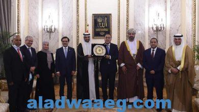 صورة رئيس الوزراء يستقبل أعضاء المجلس التنفيذي للمنظمة العربية للتنمية الإدارية.