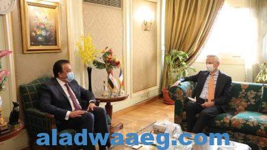 صورة وزير التعليم العالي يستقبل السفير الفرنسي بالقاهرة لبحث آفاق التعاون العلمي بين مصر وفرنسا.
