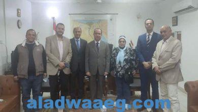 صورة السفير المصري في جوبا يستقبل أعضاء القافلة الطبية المصرية