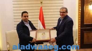 صورة سعفان يودع وزير العمل الليبي في ختام زيارته لمصر.