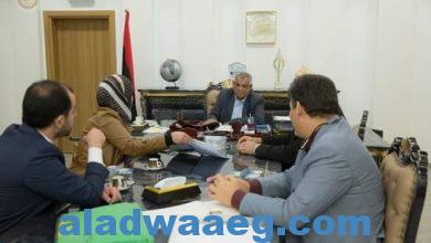 صورة النائب الأول لرئيس الحكومة يطلع على عمل غرفة طوارئ وزارة الصحة بالمنطقة الشرقية .