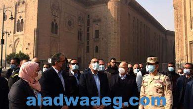 صورة رئيس الوزراء يتفقد عدداً من مشروعات التطوير لإعادة إحياء القاهرة التاريخية.