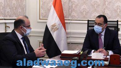 صورة رئيس الوزراء يلتقي رئيس مجلس إدارة البورصة المصرية