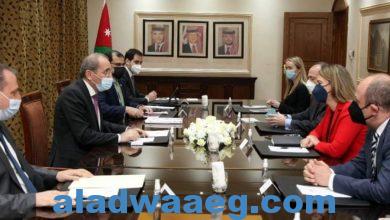 صورة وزير الخارجية الأردني يبحث مع وفد أميركي التصعيد الخطير في القدس