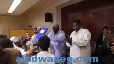صورة عقار عضو مجلس السيادة السوداني يتسلم الوثيقة التوافقية بقاعة الصداقة