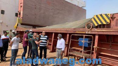 صورة الزراعة رئيس الحجر الزراعي يشرف علي فحص وتحليل وشحن أول مركب قمح هندي إلى مصر.