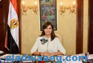 صورة وزيرة الهجرة تطمئن على الطبيب المصري المعتدى عليه بالسعودية 