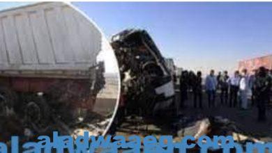 صورة حادث اصطدام أتوبيس بسيارة نقل بـ«صحراوي المنيا» وسقوط عدد من الضحايا والمصابين
