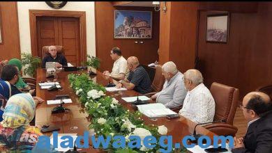 صورة محافظ بورسعيد يتابع سير العمل بالإدارت المالية بالديوان العام للمحافظة