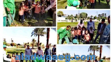 صورة رئيس مدينة الأقصر” يشارك أطفال مدرسة العوامية للغات لزراعة (١٥٠) شتلة ضمن مبادرة اتحضر للاخضر