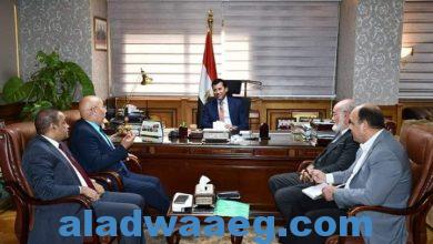 صورة وزير الرياضة يلتقي رئيس الإتحاد المصري للكاراتيه ونائبه