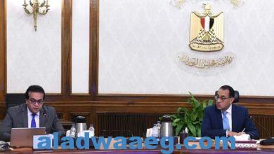 صورة رئيس الوزراء يُتابع مع وزير الصحة جهود دعم خدمات وحدات ومراكز الرعاية الأولية