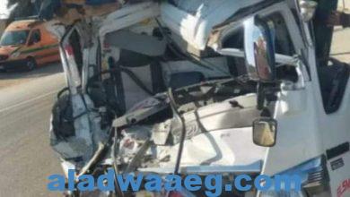 صورة إصابة سائق من تصادم سيارتي نقل بطريق القنطرة غرب بالإسماعيلية