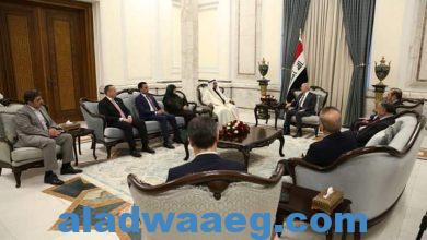 صورة رئيس الجمهورية العراقية يشهد مراسم استقبال رئيس البرلمان العربي