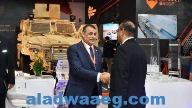 صورة وزير الدولة للإنتاج الحربي يتفقد جناح الوزارة بمعرض الدفاع الدولي IDEX 2023  في الإمارات