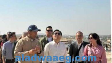 صورة وزير الثقافة والسياحة الصيني فى زياره لأهرامات الجيزة
