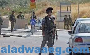 صورة قوات الاحتلال تغلق مدخل قرية شرق رام الله
