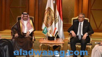 صورة تعاون بين وزير القوى العامله المصريه ووزير الموارد البشرية لقطاع العمل السعودية