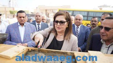 صورة وزيرة التخطيط والتنمية الاقتصادية تضع حجر الأساس لمركز خدمات مصر بالعريش