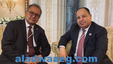 صورة محافظ مصر لدى البنك الآسيوي للاستثمار في لقائه مع نائب رئيس البنك الآسيوي