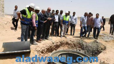 صورة محافظ قنا يتفقد أعمال مشروع الصرف الصحي بمدينة الأمل 