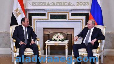 صورة السيد الرئيس يلتقى الرئيس الروسى بقصر قسطنطين