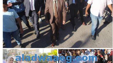 صورة رئيس جامعة جنوب الوادي يتقدم مسيرة حاشدة من طلاب الجامعه تضامنا مع غزه