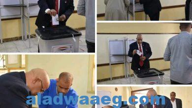 صورة “رئيس جامعة الأقصر” يدلي بصوته في الانتخابات الرئاسية بلجنة عمار بن ياسر