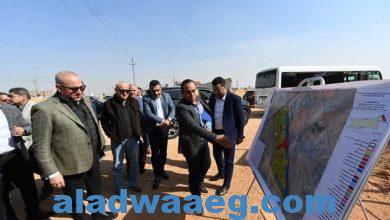 صورة وزير الإسكان يتفقد أعمال الطرق والمرافق بالمناطق المضافة لمدينة الشروق
