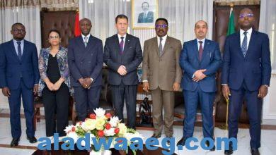 صورة وكيل وزارة الخارجية الليبية يلتقي مع الوزير المنتدب بوزارة الخارجية الكاميرونية