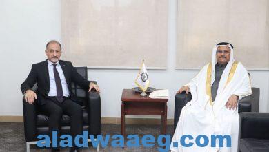 صورة رئيس “البرلمان العربي” يعقد جلسة تشاورات ثنائية مع مندوب فلسطين لدى جامعة الدول العربية