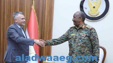 صورة عبد الفتاح البرهان يبحث مع السفير الروسي آخر التطورات في السودان