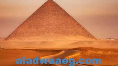 صورة «الهرم الأحمر» أول هرم كامل في تاريخ العمارة المصرية. 