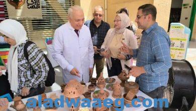 صورة إدارة السياحة بالشرقية تنظم معرض لبيع المنتجات اليدوية لمبادرة أيادي مصر بجامعة مصر الدولية