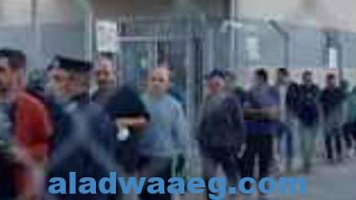 صورة دون تعويض ولا بدائل.. العمال الفلسطينيون بإسرائيل يأملون في استئناف عملهم
