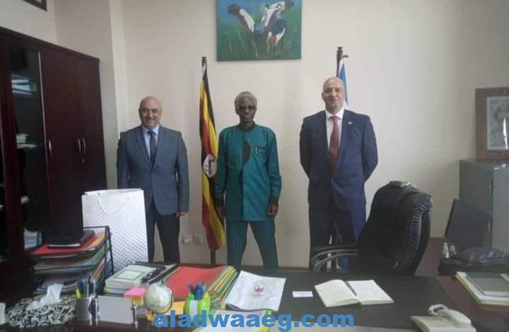 السفير المصري في كمبالا يلتقي مع وزير الأمن الأوغندي لبحث القضايا الإقليمية المشتركة